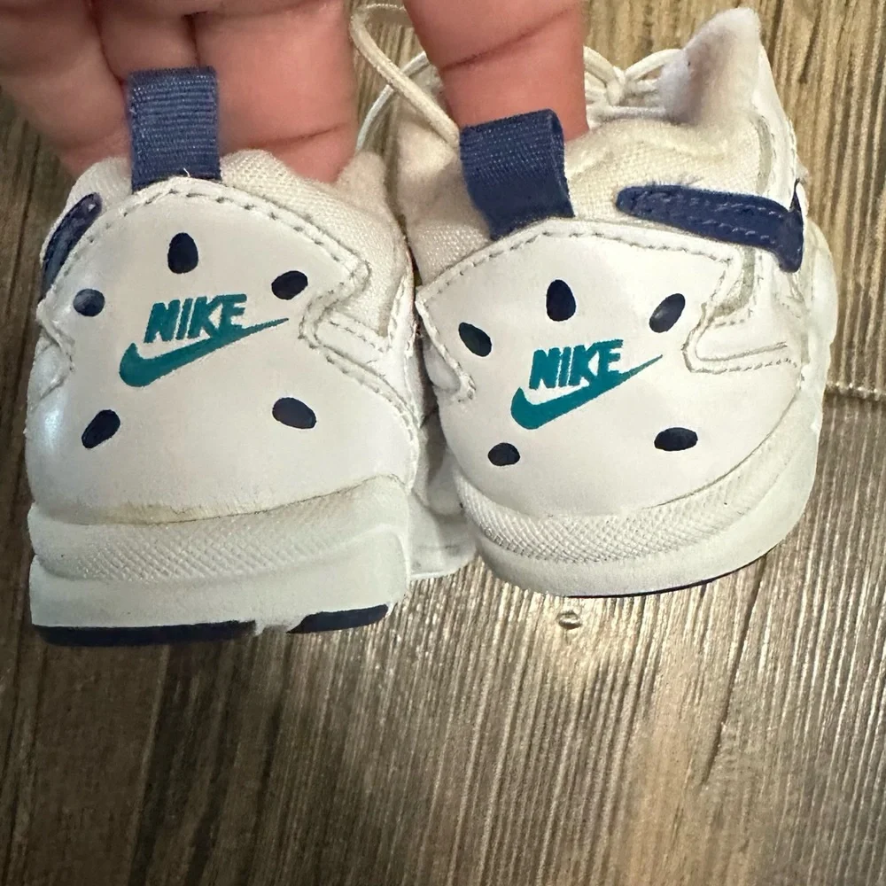 Vintage NIKE baby edge trainer II leather sneaker tennis shoes size 2 boy girl